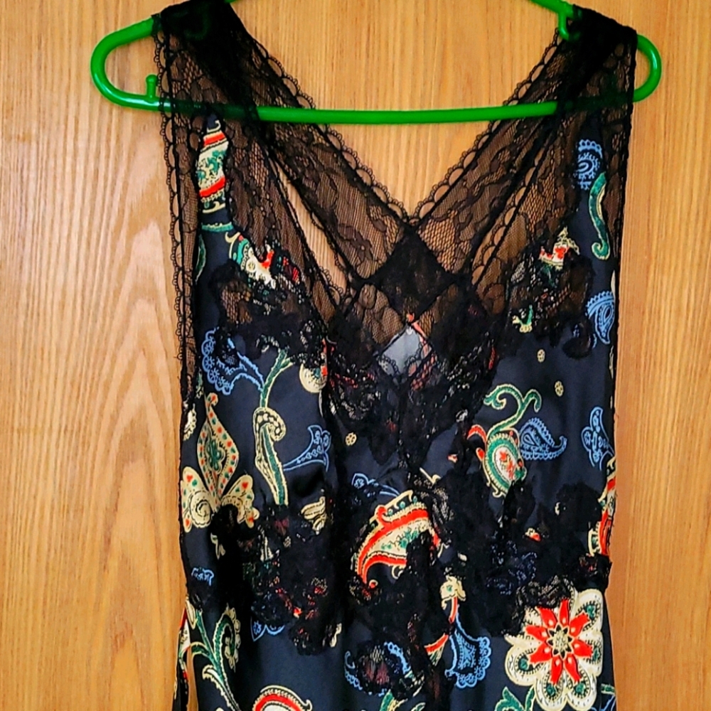Dress - Picture 2 of 5